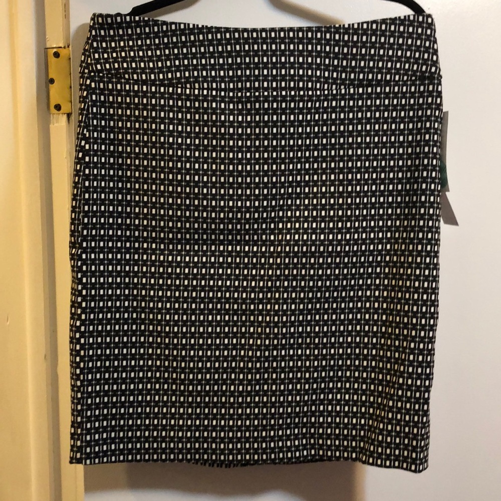 New black and white pencil skirt